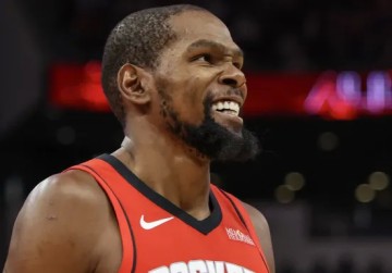 开云体育中国官网-火箭今日全队三分35投15中&amp;amp;命中率42.9%，而尼克斯仅29.4%