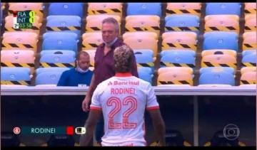 kaiyun体育平台-捐款百万让他对老东家上场 右后卫吃红牌球队输球